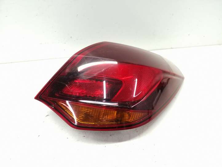 Opel Astra (2009 - 2012)  1090098 Задний фонарь в кузове