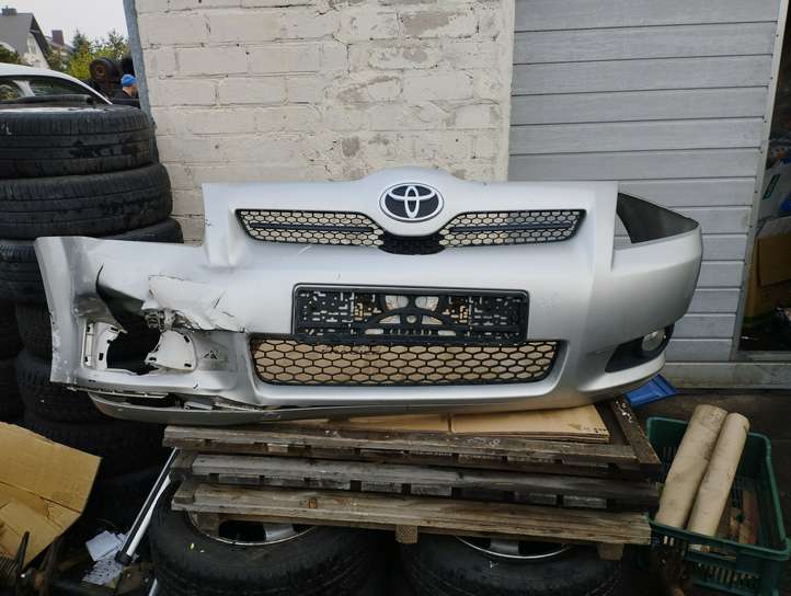 Toyota Corolla Verso AR10 (2004 - 2009)  521190F050 Передний бампер