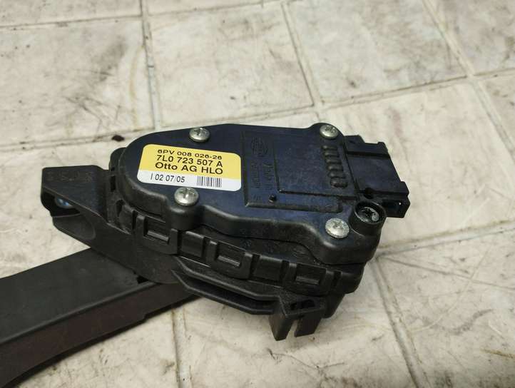 Volkswagen Touareg I (2002 - 2010)  7L0723507A Педаль акселератора