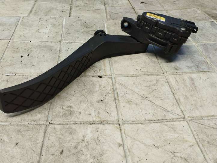Volkswagen Touareg I (2002 - 2010)  7L0723507A Педаль акселератора