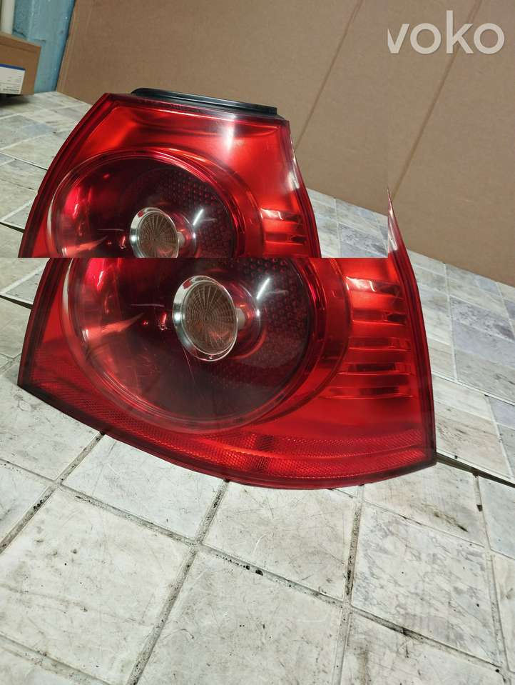 Volkswagen Golf V (2003 - 2009)  1K6945096N Задний фонарь в кузове