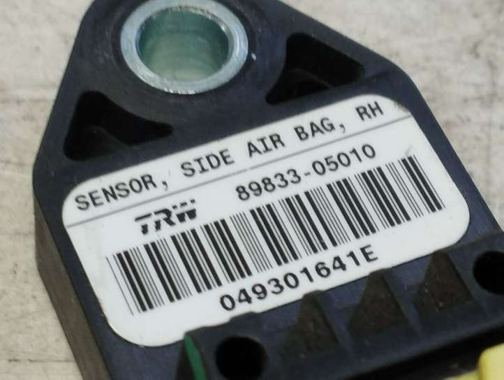 Toyota Avensis T250 (2003 - 2006)  8983305010 Датчик удара надувных подушек