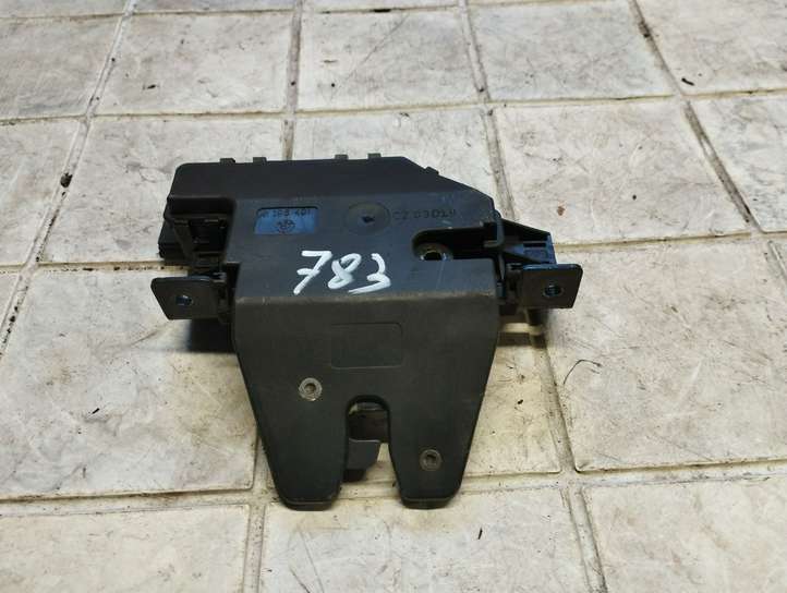 BMW 3 E46 (1998 - 2005)  8196401 Замок задней крышки