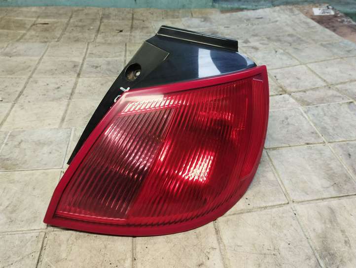 Mitsubishi Colt (2004 - 2008)  MR957366 Задний фонарь в кузове