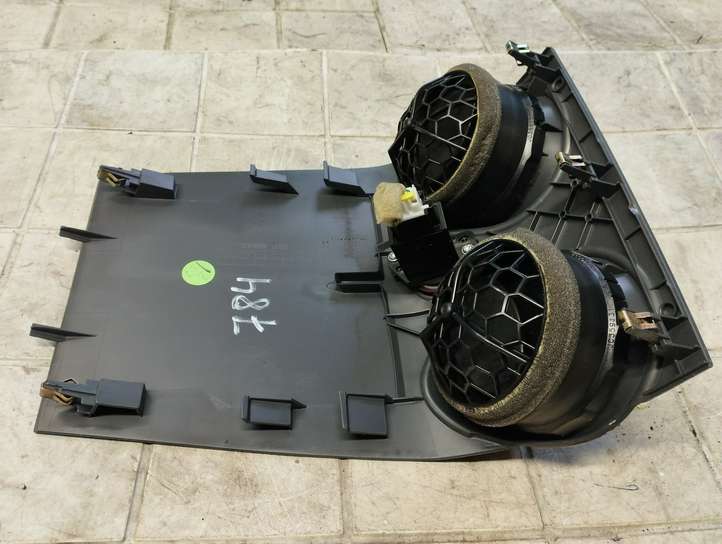 Mitsubishi Colt (2004 - 2008)  MR951746 Центральный дефлектор