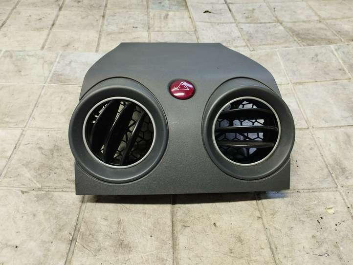 Mitsubishi Colt (2004 - 2008)  MR951746 Центральный дефлектор