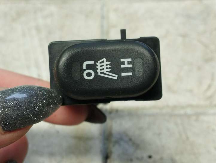 Mitsubishi Colt (2004 - 2008)  5B07 Включатель обогрева