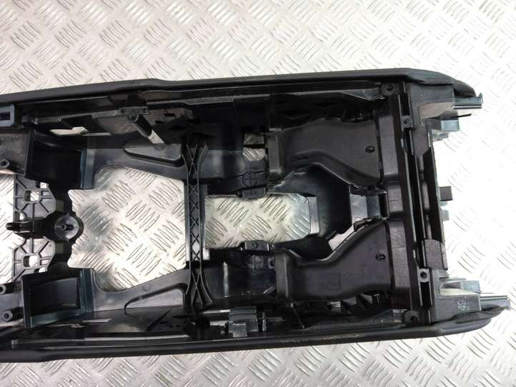 BMW 5 F10 F11 (2009 - 2016)  9206673 Центральная консоль
