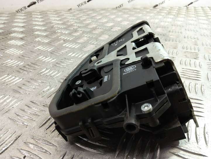 BMW 3 E90 E91 (2005 - 2012)  7060296 Замок задней двери