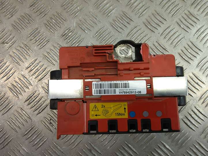 BMW 3 E90 E91 (2005 - 2012)  6942912 Узел подключения плюсовых проводов