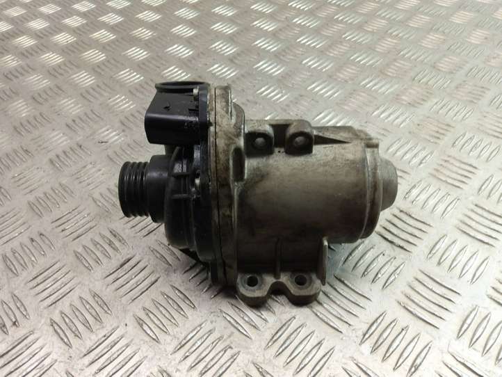 BMW 5 F10 F11 (2009 - 2016)  7632426 Водяной насос