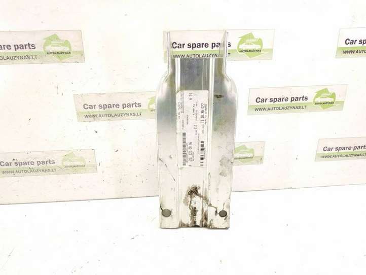 Mercedes-Benz E C207 W207 (2009 - 2017)  2076200095 Панель