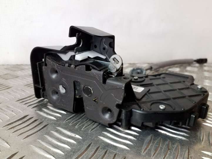 Volvo XC60 (2008 - 2013)  30799318 Замок задней двери