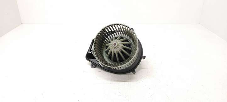 Volkswagen PASSAT B5.5 (2001 - 2005)  8D1820021 Вентилятор печки