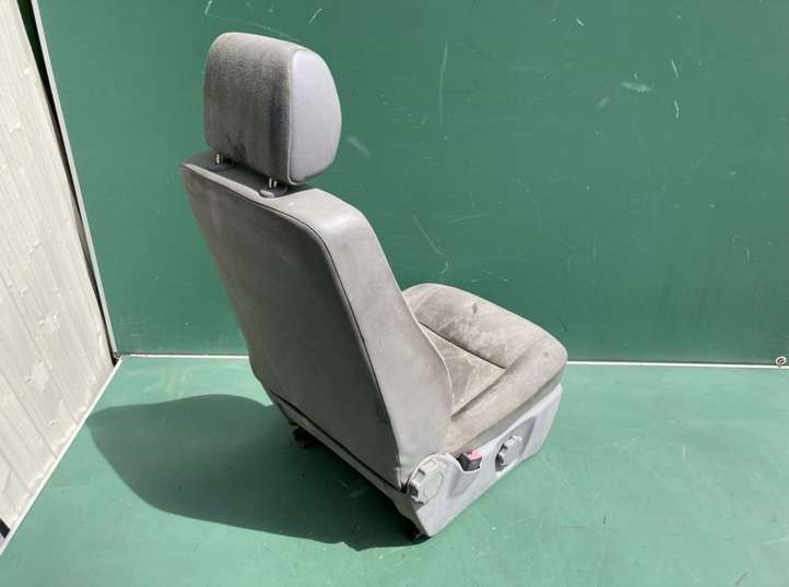 Volkswagen Transporter-Caravelle (2003 - 2009)  7H0881201 Передняя звукоизоляция