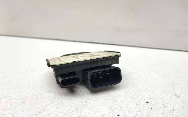 BMW 3 E92 E93 (2005 - 2014)  7810856 Реле подогрева свеч