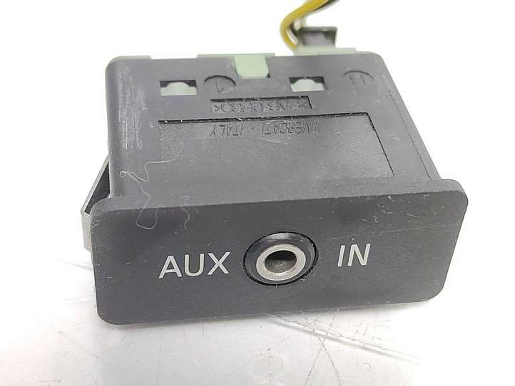 BMW 5 E60 E61 (2004 - 2010)  6986791 Разъем AUX