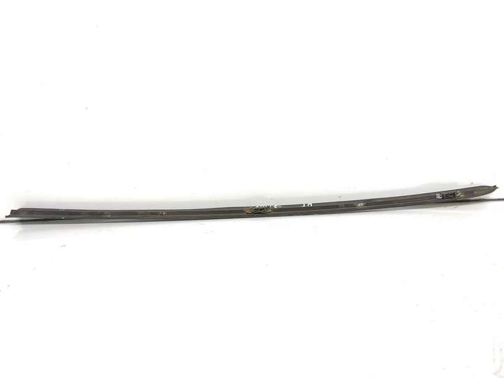 BMW 5 E60 E61 (2004 - 2010)  7045448 Отделка стоек лобового стекла