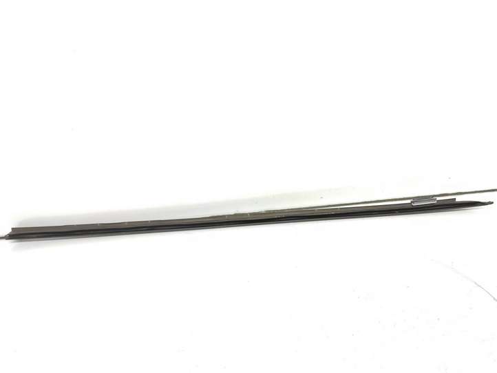 BMW 5 E60 E61 (2004 - 2010)  7045447 Отделка стоек лобового стекла