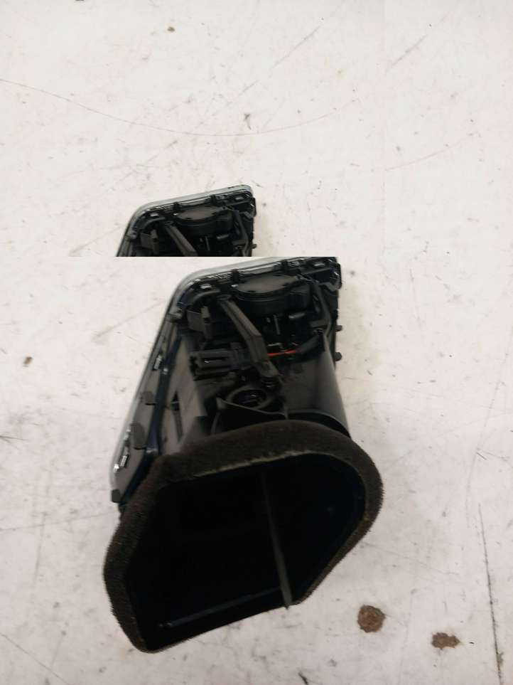 Audi A4 (2007 - 2011)  8T1820902C Боковая воздушный дефлектор