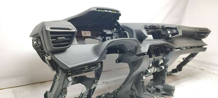 Peugeot 208 (2019 - )   Панель