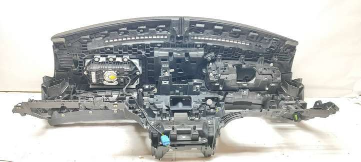 Peugeot 208 (2019 - )   Панель