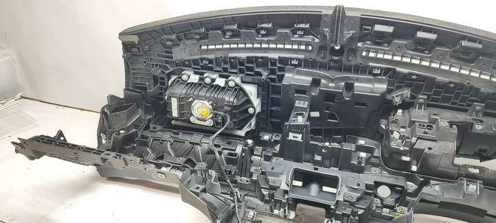 Peugeot 208 (2019 - )   Панель