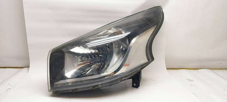 Renault Trafic III (X82) (2014 - )  260608912R Передняя фара
