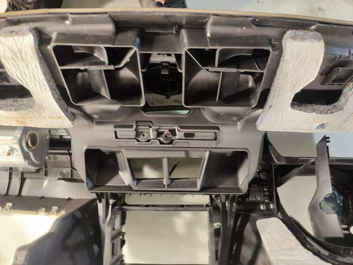 BMW 3 E90 E91 (2005 - 2012)  9125811 Панель