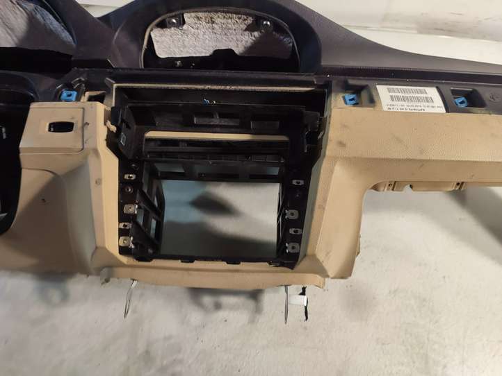 BMW 3 E90 E91 (2005 - 2012)  9125811 Панель