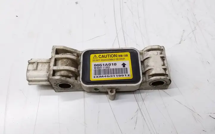 Mitsubishi Grandis (2003 - 2012) 8651A010 Датчик удара SRS — фото 1
