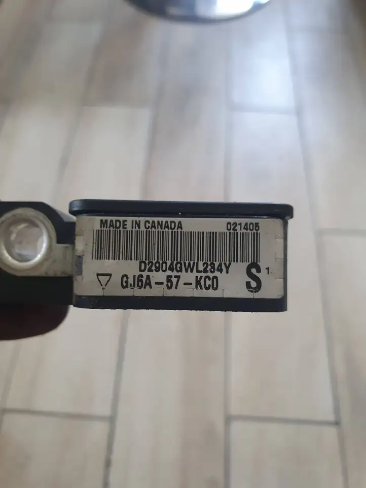 Mazda 6 (2002 - 2005) GJ6A57KC0 Датчик удара SRS — фото 2