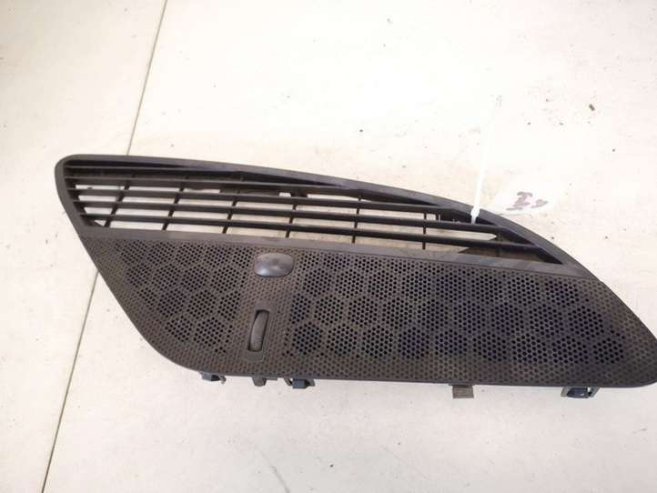 Citroen C5 (2004 - 2008)  9682419677 Центральный дефлектор