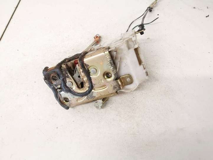 Toyota Avensis T220 (2000 - 2003)  468g3007 Замок задней двери