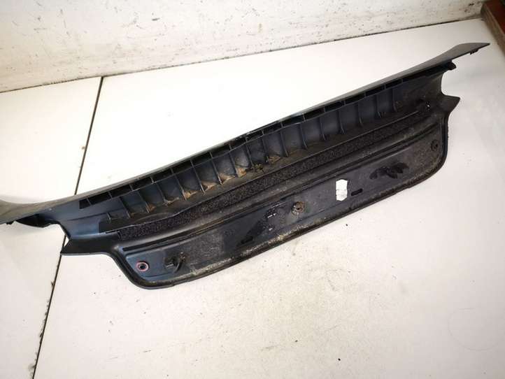 Toyota Avensis T250 (2003 - 2006)  6791805040 Отделка заднего порога (внутренняя)