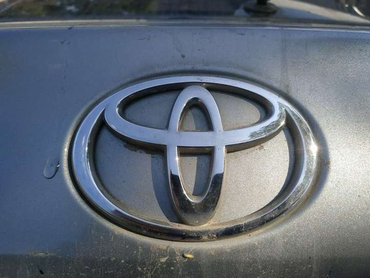 Toyota Avensis T250 (2006 - 2009)   Значок производителя