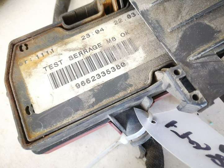 Citroen C5 (2004 - 2008)  9662335380 Ящик предохранителей (комплект)