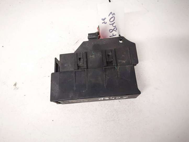 Opel Meriva (2002 - 2006)  90589541 Ящик предохранителей (комплект)