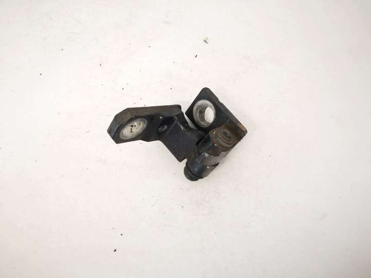 Volkswagen Polo (1994 - 2001)  6q0831401b Верхняя петля передней двери
