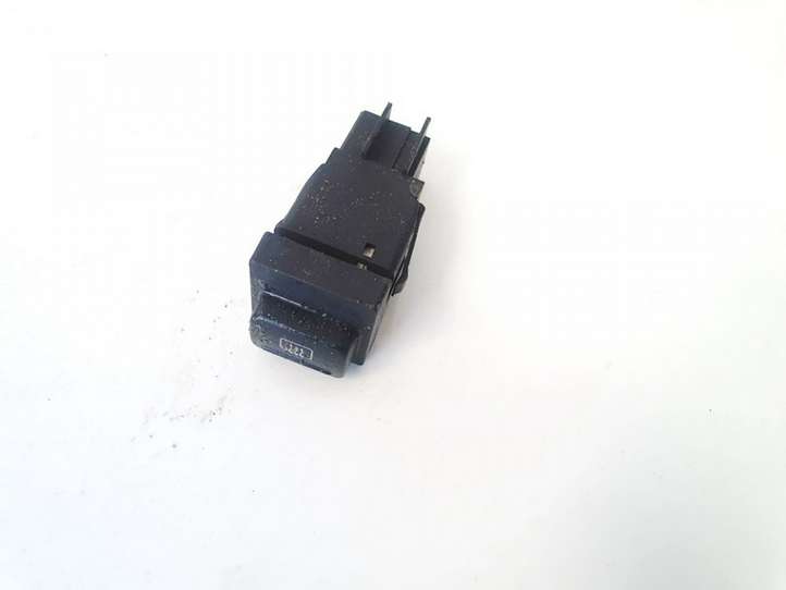 Skoda Praktik 5J8 (2007 - 2014)  5j0959621 Включатель обогрева стекла с помощью электричества