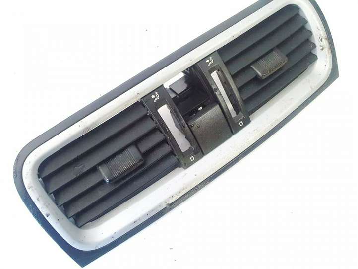 Skoda Praktik 5J8 (2007 - 2014)  5j0820951s01 Центральный дефлектор