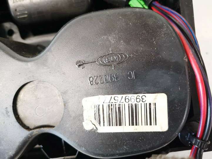 Volvo S80 (2006 - 2009)  390228 Передний держатель чашки
