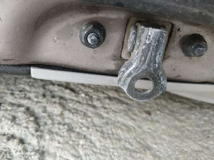 Kia Ceed (2006 - 2010)   Ограничитель открывания задней двери