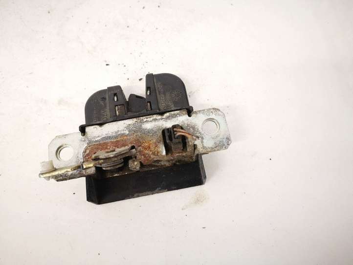 Volkswagen Polo (1994 - 2001)  6q6827505 Замок задней крышки