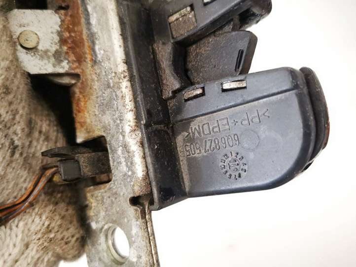 Volkswagen Polo (1994 - 2001)  6q6827505 Замок задней крышки