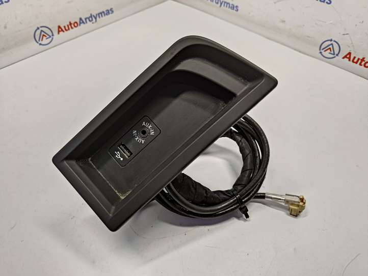 BMW 3 F30 F35 F31 (2012 - 2018)  84109229246 Разъем AUX