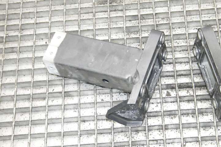 Audi TT (2006 - 2010)  8J0806110D Другая часть кузова
