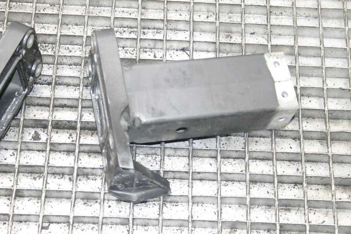 Audi TT (2006 - 2010)  8J0806110D Другая часть кузова