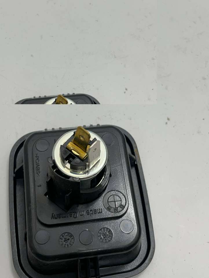 BMW 3 F30 F35 F31 (2012 - 2018)  7143111 12 V гнездо (сзади)
