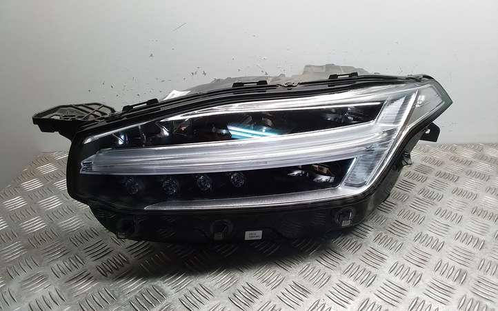 Volvo XC90 (2014 - 2019)  31353153 Передняя фара